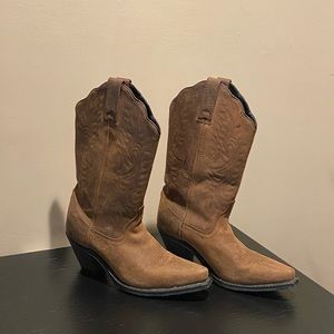 Brown cowgirl boots! Size 7